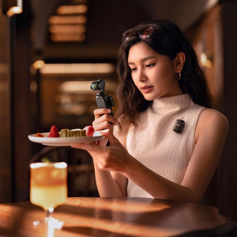 DJI Osmo Pocket 3 Creator Combo - 4K Vlogging Camera - 3-Axis Stabilization, Mic Included (Copy) DJI