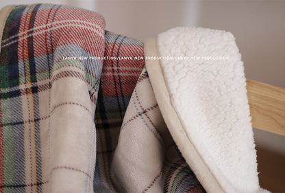Double-Sided Geometric & Plush Throw Blanket - Warm 70x100cm Multi-Use Wrap(Red checkered/reverse white) Tristar Online