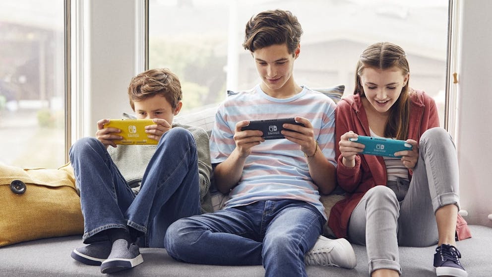 Nintendo Switch Lite Handheld Console - Turquoise (AU Version) - Pristine - Refurbished Nintendo