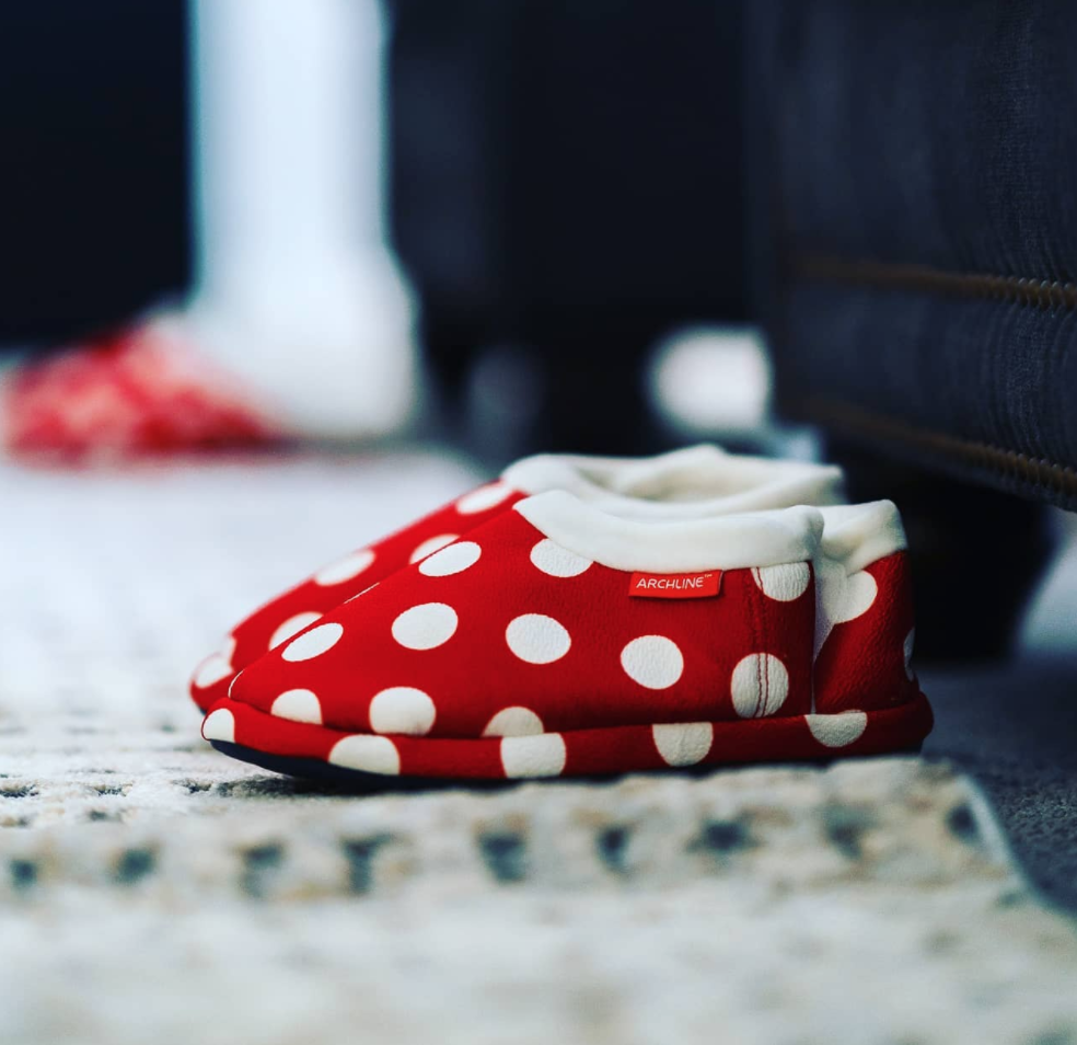ARCHLINE Orthotic Slippers CLOSED Back Scuffs Moccasins Pain Relief - Red Polka Dots - EUR 40 (Womens 9 US) Tristar Online